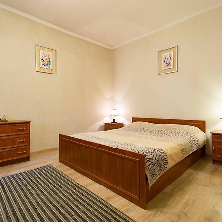 Nadezhda Apartment On Nauryzbay Batyra 37/1 Almaty Exterior foto